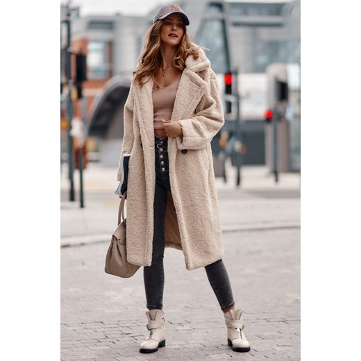 Pluszowy płaszcz damski z kołnierzem jasnobeżowy 8639 L fasardi.com