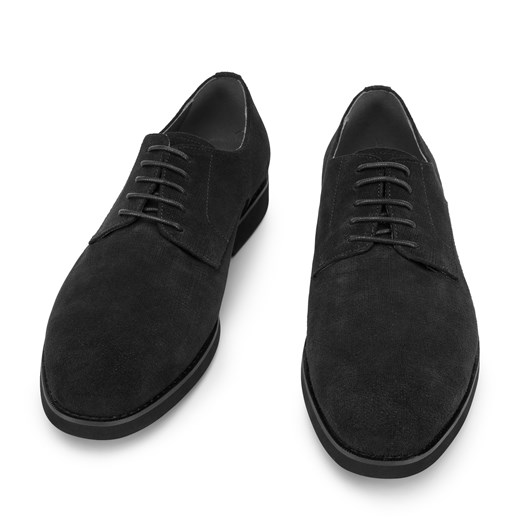 Męskie buty derby z tłoczonego zamszu czarne ze sklepu WITTCHEN w kategorii Buty eleganckie męskie - zdjęcie 132802223