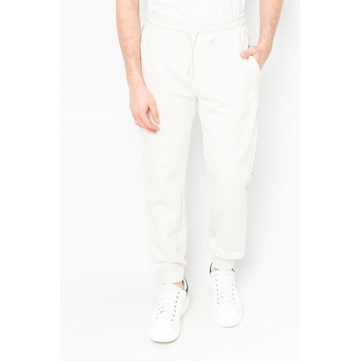 spodnie dresowe męskie guess z2rb14 k6zs1 beżowe ze sklepu Royal Shop w kategorii Spodnie męskie - zdjęcie 133215042