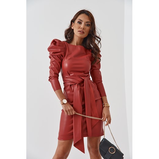 Stylowa sukienka z miękkiej i elastycznej eko skóry czerwona 03089 XL fasardi.com