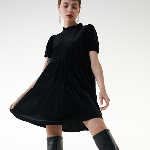 Sinsay - Welurowa sukienka mini - Czarny Sinsay S wyprzedaż Sinsay