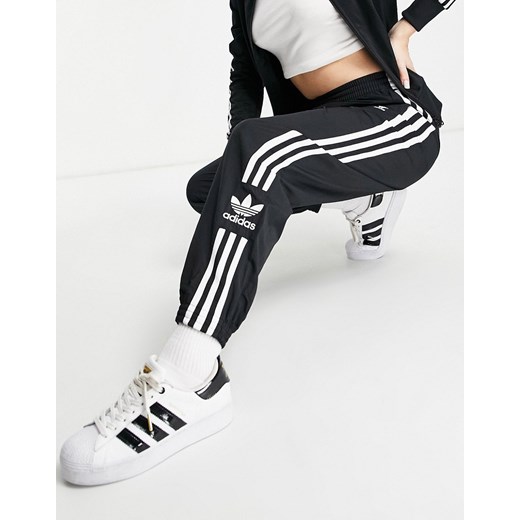 adidas Originals – Lock Up – Czarne spodnie dresowe z trzema paskami-Black 34 Asos Poland