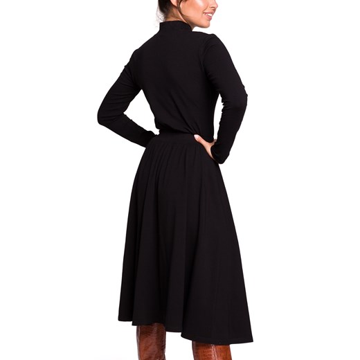 Rozkloszowana spódnica midi z rozcięciem z boku czarna Be XXL/3XL Sukienki.shop