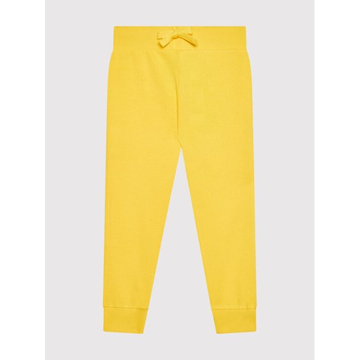 Spodnie dresowe 3J68I0806 Żółty Regular Fit United Colors Of Benetton 110 okazyjna cena MODIVO