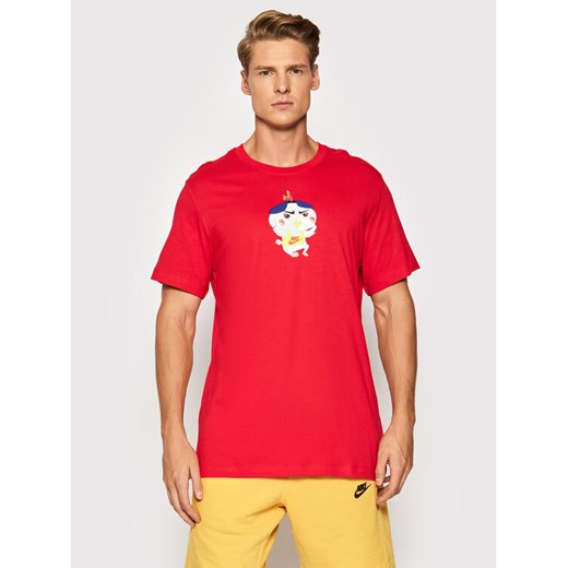 T-Shirt Food Ramen DD1322 Czerwony Standard Fit Nike XS wyprzedaż MODIVO