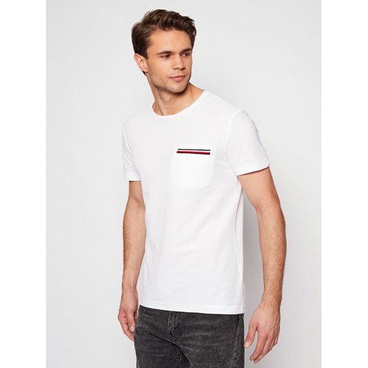 T-Shirt Rwb Pocket Flex Tee MW0MW16600 Biały Regular Fit Tommy Hilfiger S promocja MODIVO