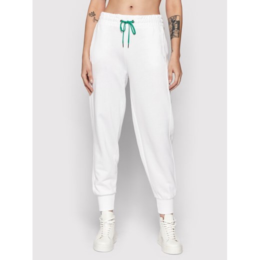 Spodnie dresowe 3J68P0509 Biały Regular Fit United Colors Of Benetton L MODIVO promocja
