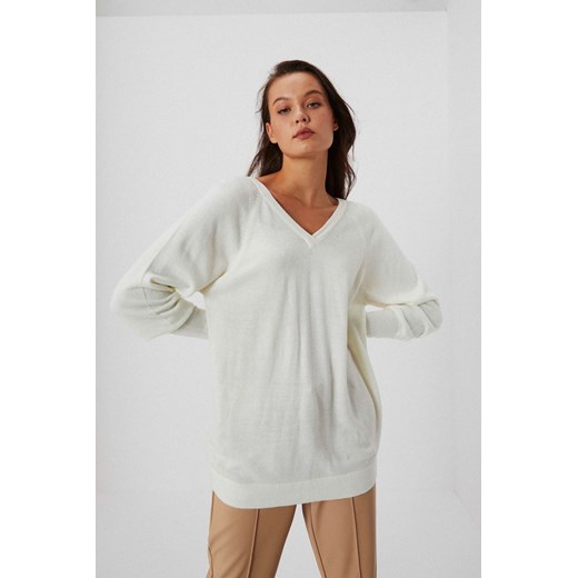 Gładki sweter z ozdobnym tyłem (40 (L)) 40 (L) Jesteś Modna