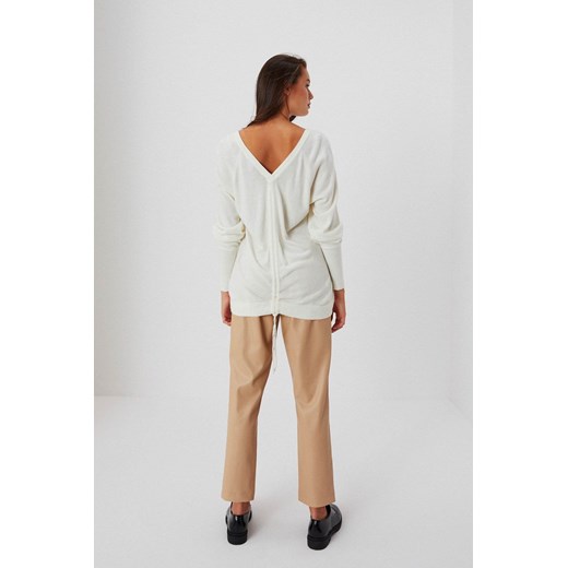 Gładki sweter z ozdobnym tyłem (40 (L)) 40 (L) Jesteś Modna