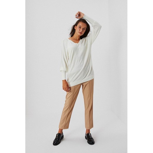 Gładki sweter z ozdobnym tyłem (40 (L)) 40 (L) Jesteś Modna