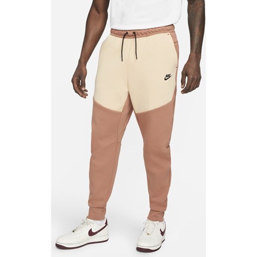 Joggery męskie Nike Sportswear Tech Fleece - Brązowy Nike 3XL promocja Nike poland