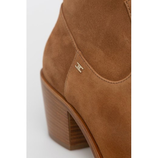 Elisabetta Franchi Kowbojki zamszowe damskie kolor brązowy na słupku Elisabetta Franchi 38 wyprzedaż ANSWEAR.com