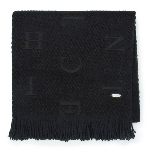 Damski szalik haftowany w litery czarny ze sklepu WITTCHEN w kategorii Szaliki i chusty damskie - zdjęcie 135119982