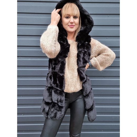 Kamizelka Futrzana z Kapturem Przeszywana Czarna Madelinefashion OS madelinefashion.pl