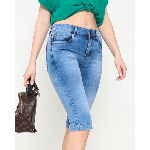 Damskie niebieskie jeansowe spodenki 3/4 - Odzież Royalfashion.pl 3XL-46 royalfashion.pl