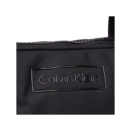 Calvin Klein Torba na laptopa Code Laptop Sleeve K50K507249 Czarny Calvin Klein 00 promocyjna cena MODIVO
