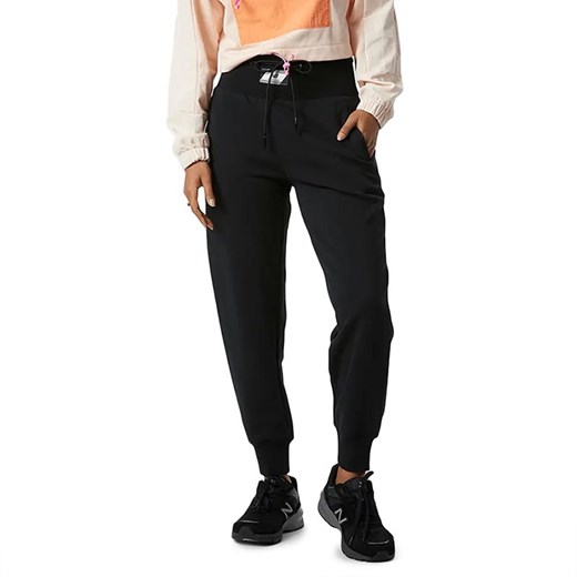 Spodnie New Balance WP21503BK - czarne ze sklepu streetstyle24.pl w kategorii Spodnie damskie - zdjęcie 136689694