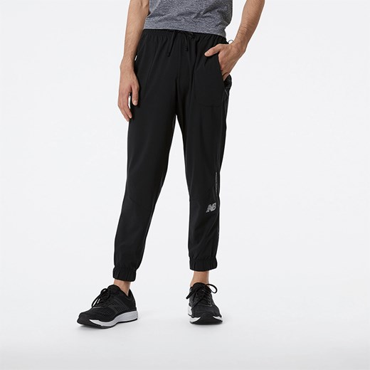Spodnie New Balance MP21272BK – czarne ze sklepu New Balance Poland w kategorii Spodnie męskie - zdjęcie 136945623
