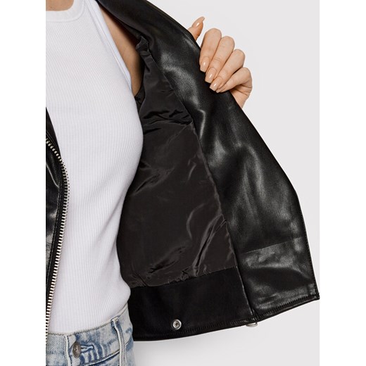 Calvin Klein Jeans Kurtka z imitacji skóry J20J217663 Czarny Regular Fit M wyprzedaż MODIVO