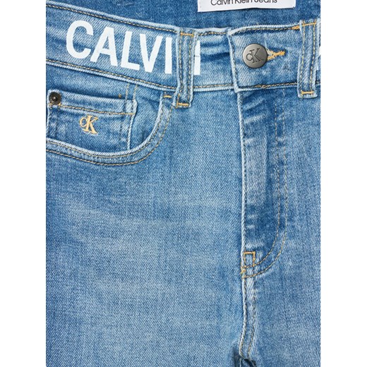 Calvin Klein Jeans Jeansy Tapered Logo IB0IB01083 Niebieski Slim Fit 12Y MODIVO promocyjna cena