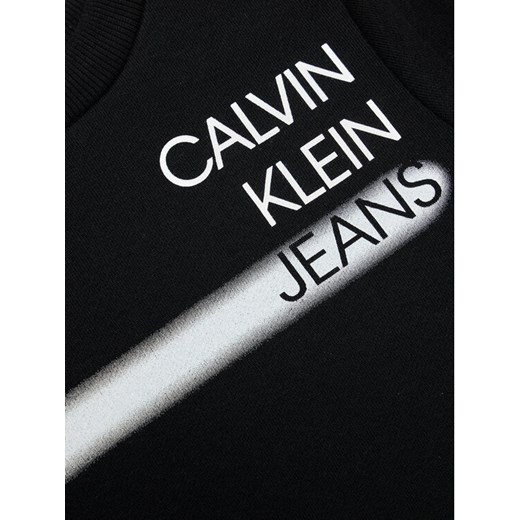 Calvin Klein Jeans Bluza Institutional Spray IB0IB00902 Czarny Regular Fit 14Y okazyjna cena MODIVO