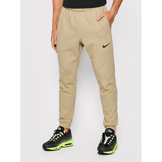 Nike Spodnie dresowe Dri-Fit CZ6379 Brązowy Standard Fit Nike XL MODIVO