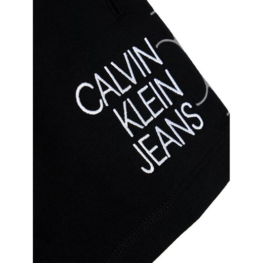Calvin Klein Jeans Szorty sportowe Hybrid Logo IB0IB00798 Czarny Regular Fit 14Y okazja MODIVO