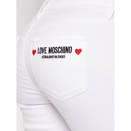 LOVE MOSCHINO Jeansy WQ38752S 3495 Biały Slim Fit Love Moschino 30 promocja MODIVO