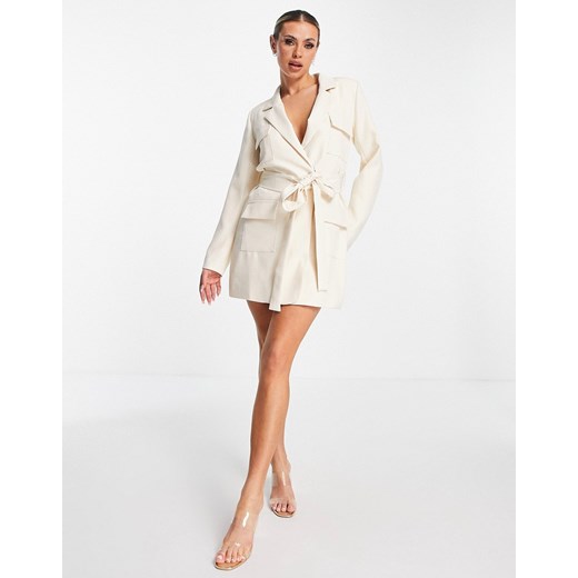 In The Style x Perrie Sian – Biała sukienka o kroju marynarki z ozdobnym paskiem In The Style 36 Asos Poland