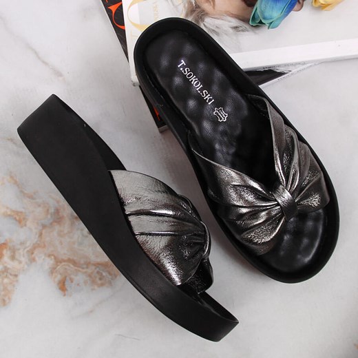 Klapki skórzane damskie na koturnie srebrne T.Sokolski 40 okazyjna cena ButyRaj.pl