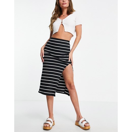 Stradivarius – Prążkowana spódnica midi z rozcięciem na udzie w jednokolorowe S Asos Poland