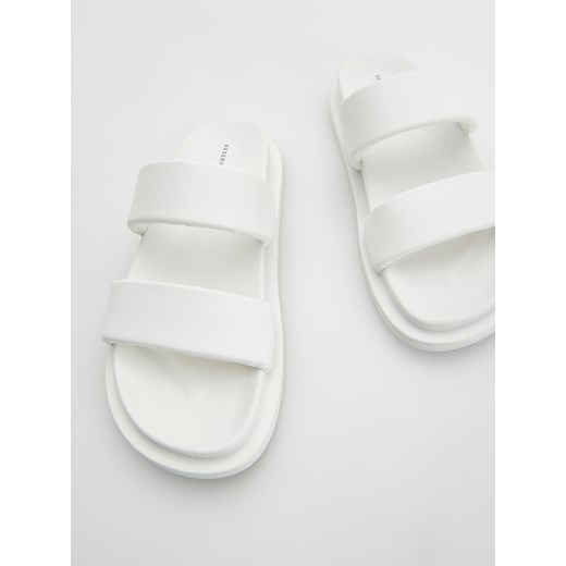 Reserved - Klapki na płaskiej podeszwie - Biały Reserved 37 Reserved