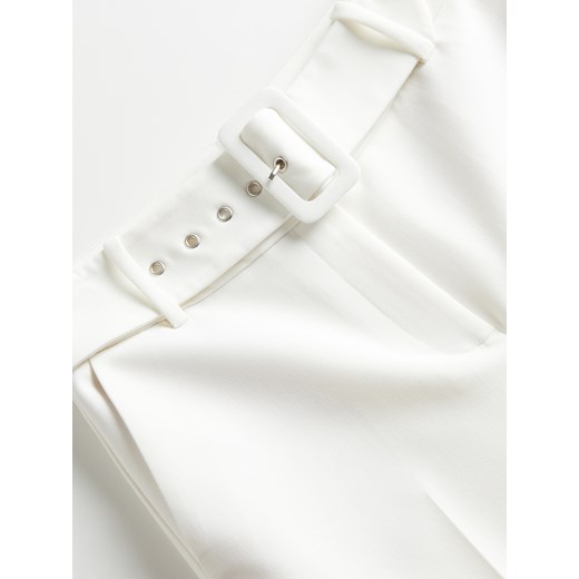 Reserved - Spodnie z paskiem - Biały Reserved L Reserved