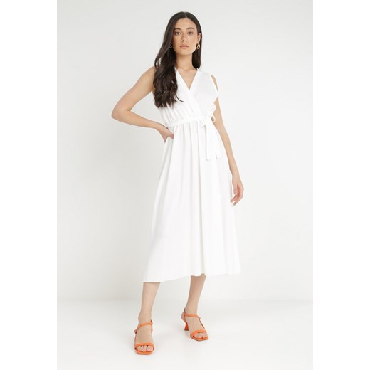 Biała Sukienka Iolaera ze sklepu Born2be Odzież w kategorii Sukienki - zdjęcie 139394900