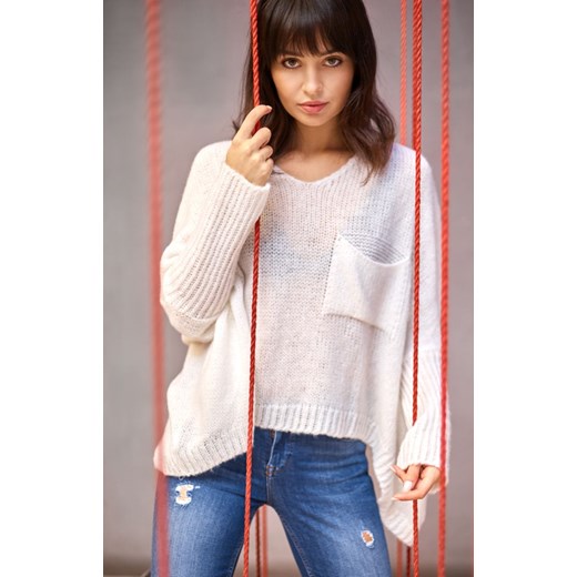 Sweter z kieszenią BK018, Kolor ecru, Rozmiar one size, BE Knit ze sklepu Primodo w kategorii Swetry damskie - zdjęcie 140691361