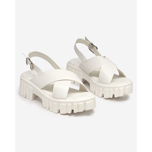 Royalfashion Białe damskie sandały na masywnej podeszwie Otida ze sklepu royalfashion.pl w kategorii Sandały damskie - zdjęcie 140946333