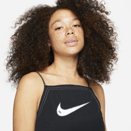 Damska sukienka z tkaniny na cienkich ramiączkach Nike Sportswear Swoosh - Czerń Nike XS Nike poland