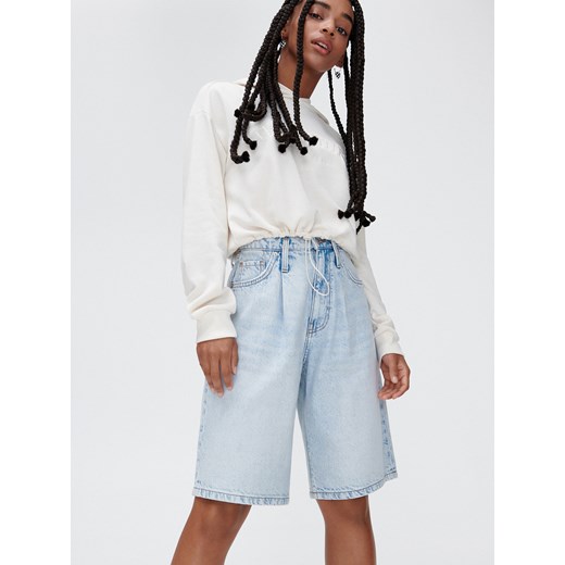 Cropp - Jasne jeansowe bermudy - Niebieski Cropp 38 Cropp