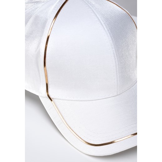 Biała czapka z daszkiem zdobiona złotym paskiem Molton ONE SIZE Molton