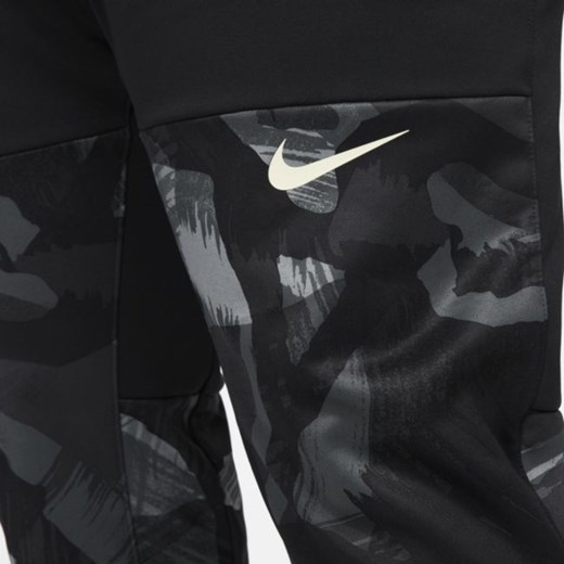 Męskie spodnie treningowe o zwężanym kroju ze wzorem moro Nike Therma-FIT - Nike L okazyjna cena Nike poland