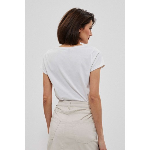 Bluzka z okrągłym dekoltem i nadrukiem biała ze sklepu Moodo.pl w kategorii Bluzki damskie - zdjęcie 141708344