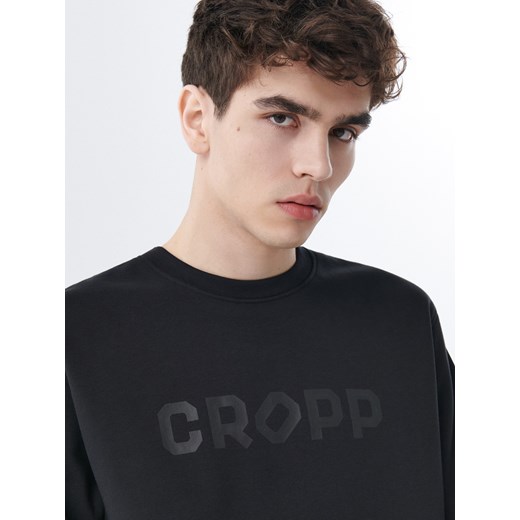 Cropp - Czarna bluza z napisem CROPP - czarny ze sklepu Cropp w kategorii Bluzy męskie - zdjęcie 141821712