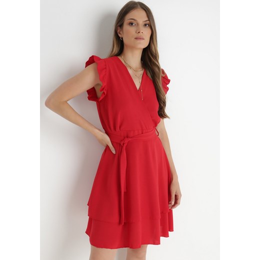 Czerwona Sukienka Kopertowa z Falbankami i Wiązaniem Dalim ze sklepu Born2be Odzież w kategorii Sukienki - zdjęcie 141826303