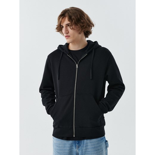Cropp - Gładka czarna bluza z kapturem - czarny ze sklepu Cropp w kategorii Bluzy męskie - zdjęcie 141851230