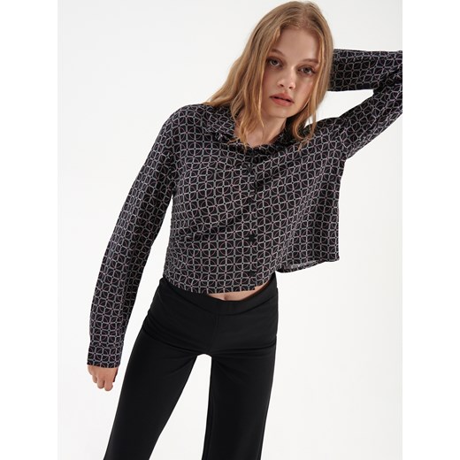 Koszula loose fit we wzory Retro czarna - Wielobarwny House M House
