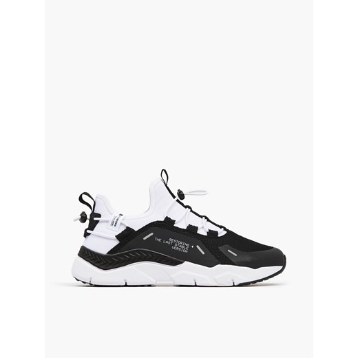 Cropp - Czarno-białe sneakersy z odblaskowymi detalami - biały ze sklepu Cropp w kategorii Buty sportowe męskie - zdjęcie 142388532