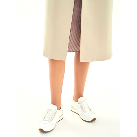 Białe sneakersy damskie w minimalistycznym stylu Kazar 37 wyprzedaż Kazar
