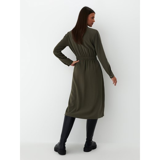 Mohito - Sukienka koszulowa midi z wiązaniem - Khaki Mohito 34 Mohito