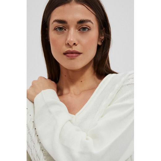 Sweter z dekoltem V S Moodo.pl