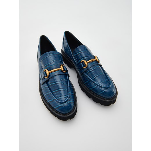 Reserved - Loafersy z imitacji krokodylej skóry - Niebieski Reserved 38 Reserved